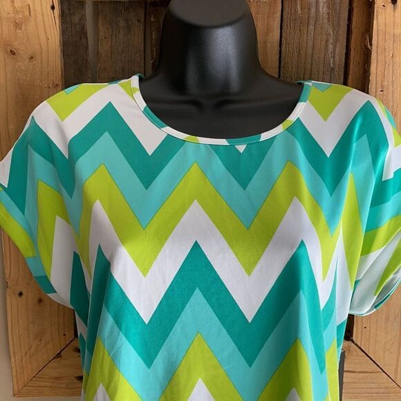 NWT Tacera Chevron Pattern Short Sleeve Blouse Teal White Lime Green Size Small - Picture 3 of 12